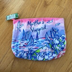 LILLY PULITZER Destination Pouch Martha’s Vineyard NWT